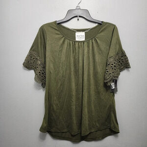 New York laundry women's blouse top size M green short sleeve new with tags